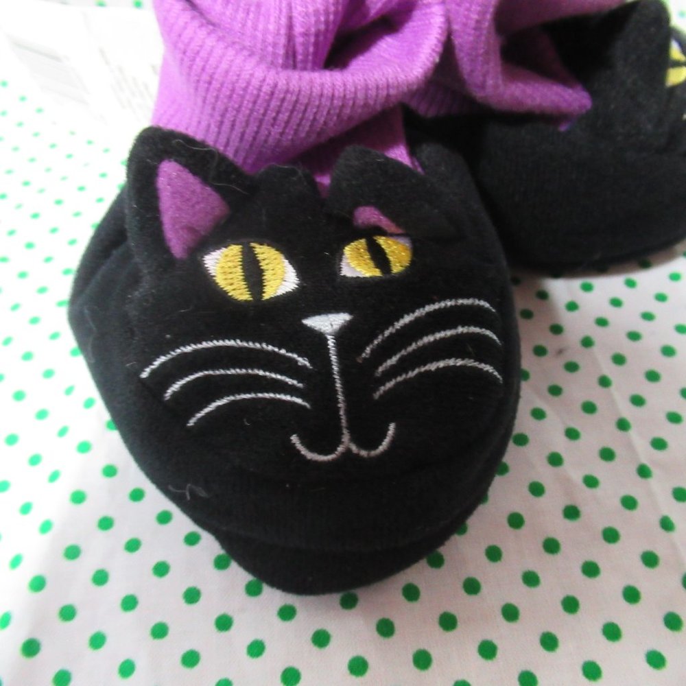 black cat hat with ears & matching black cat slippers 0-3 months - Picture 9 of 14
